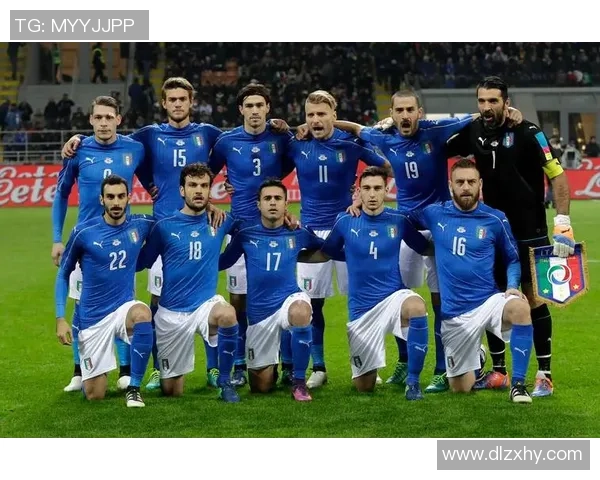 足球明星利用保健球增强身体素质 力求在比赛中保持最佳状态